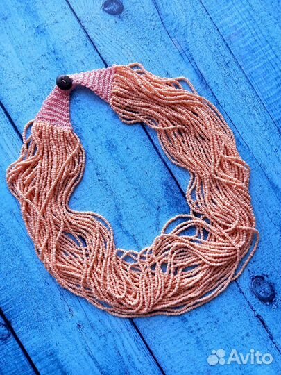 Нежные розовые бусы из бисера