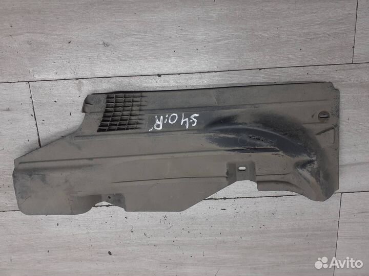 Пыльник двигателя правый Volvo