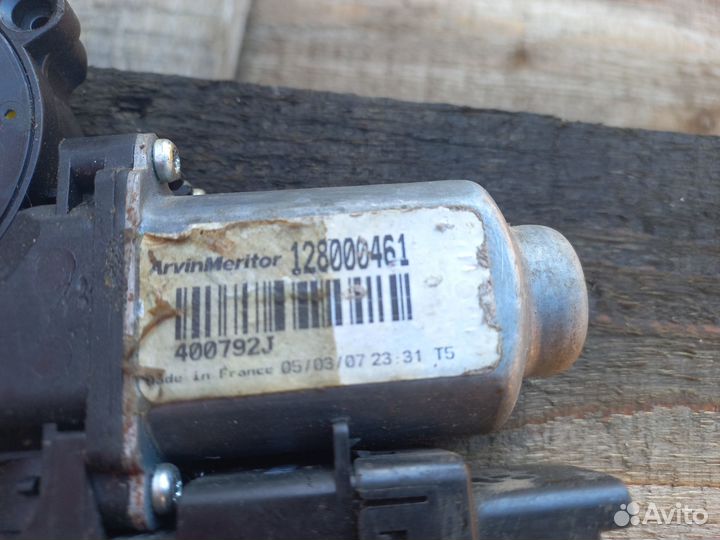 Моторчик стеклоподъёмника перед Renault Megane 2