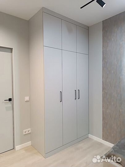 Шкаф распашной встроенный на заказ