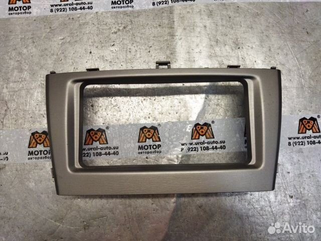 Консоль магнитолы Toyota Avensis 3 седан 1.8