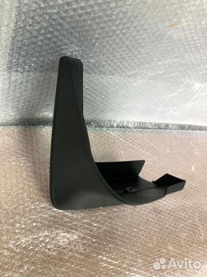 Брызговик задний левый toyota corolla