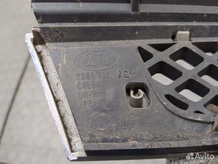 Решетка радиатора Ford Fiesta, 2005