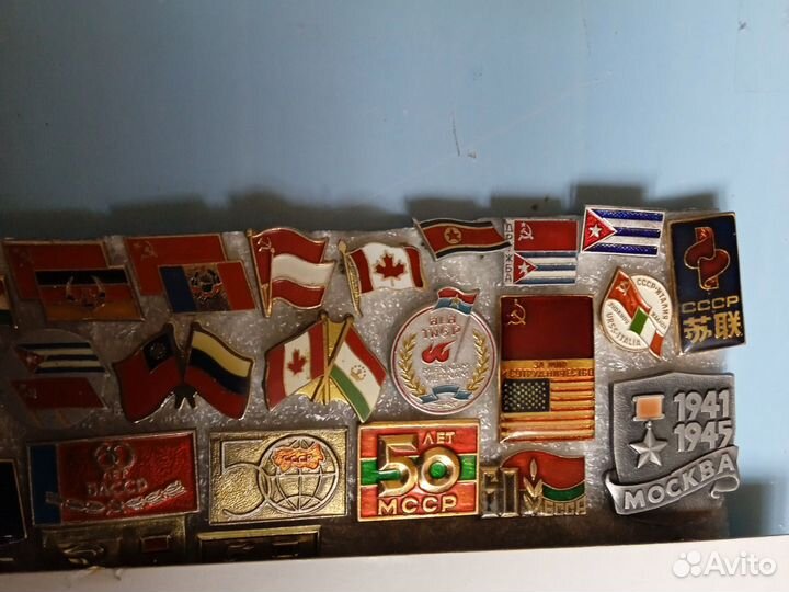 Значки флаги, фестиваль, голубь мира