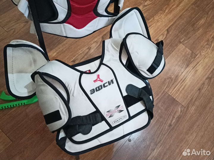 Нагрудник хоккейный bauer