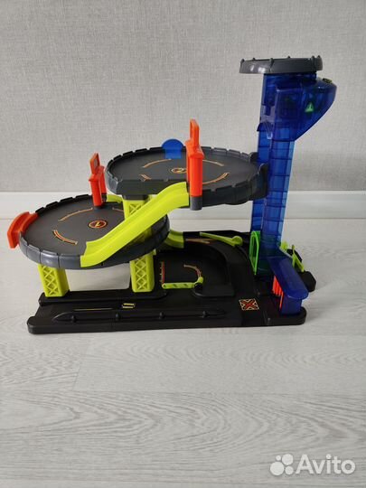 Большой гараж ELC (парковка)