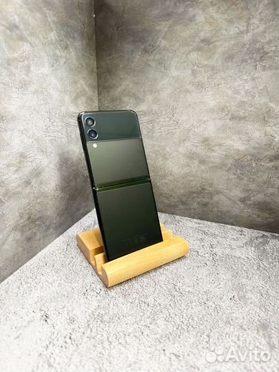 Samsung Galaxy Z Flip3, 8/256 ГБ
