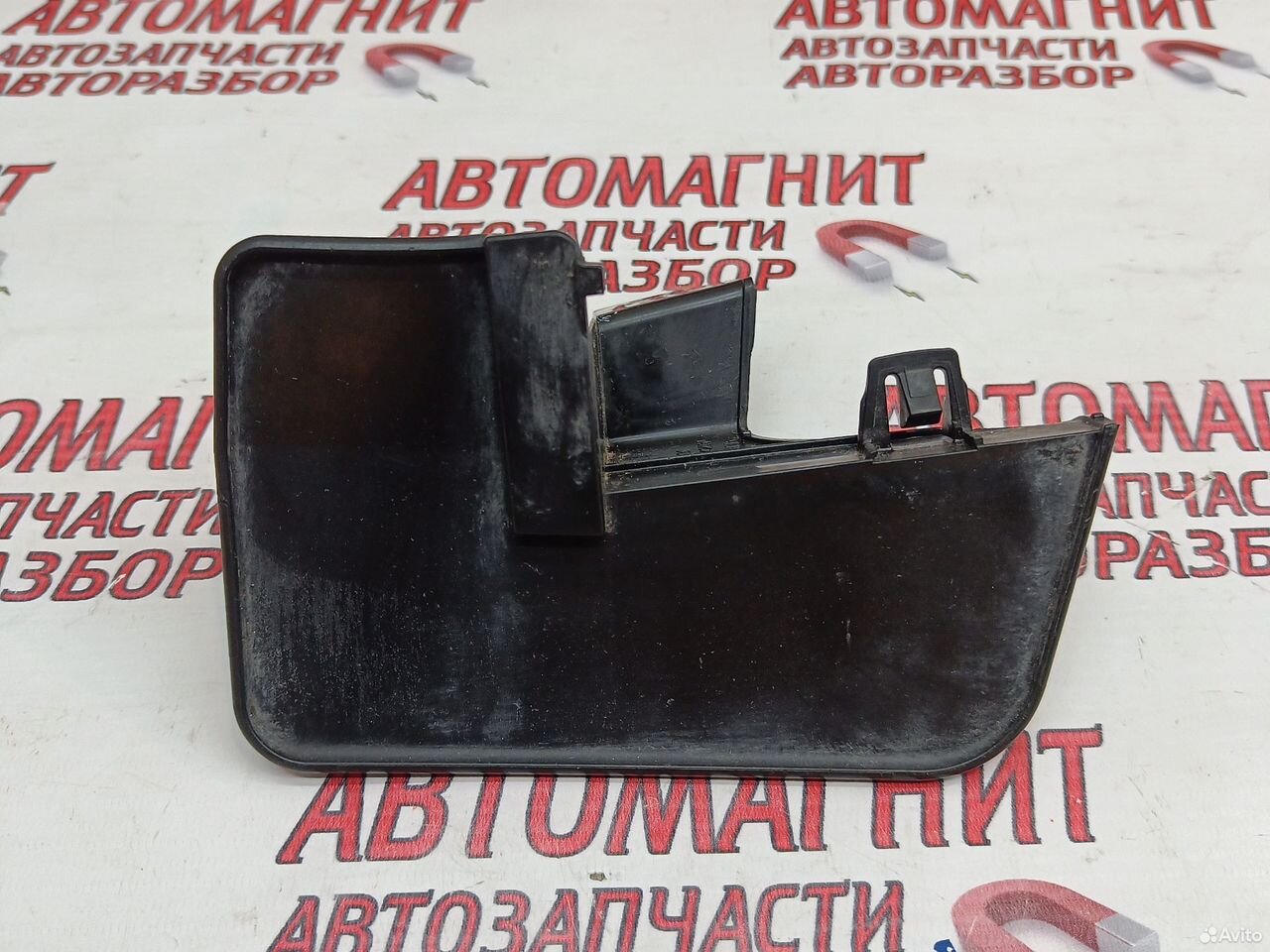 Брызговик задний правый Toyota Rav 4 XA40