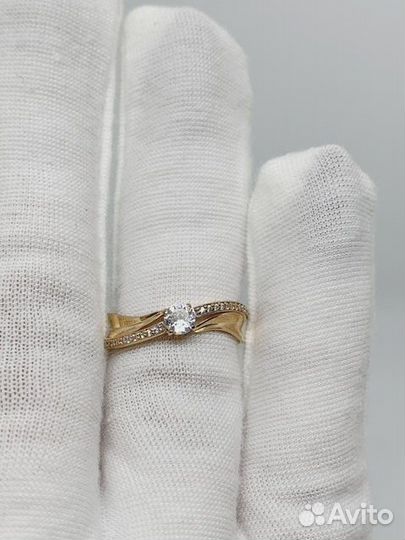Золотое кольцо с фианитом 18р