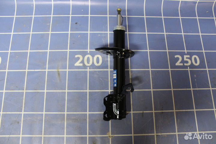 Амортизатор передний правый Nissan Juke F15