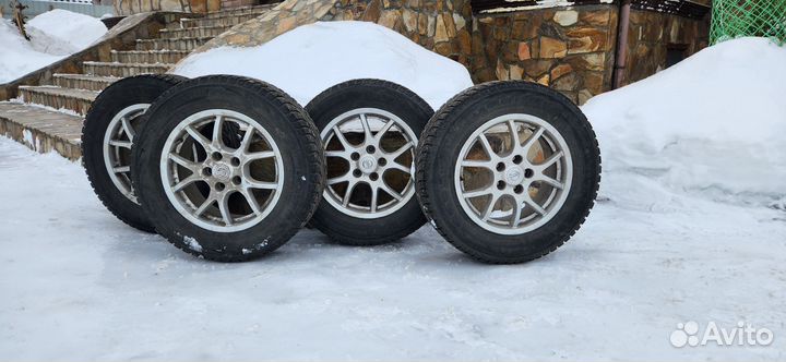 Литые диски R16 5x114 3 nissan с зимней резиной