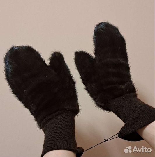 Женские варежки из норки