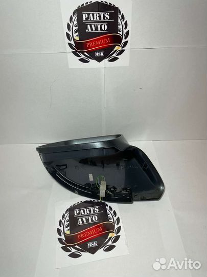 Крышка левая с повторителем Audi Q7 Q5