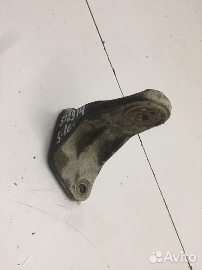 Кронштейн опоры кпп (Hyundai Santa Fe)