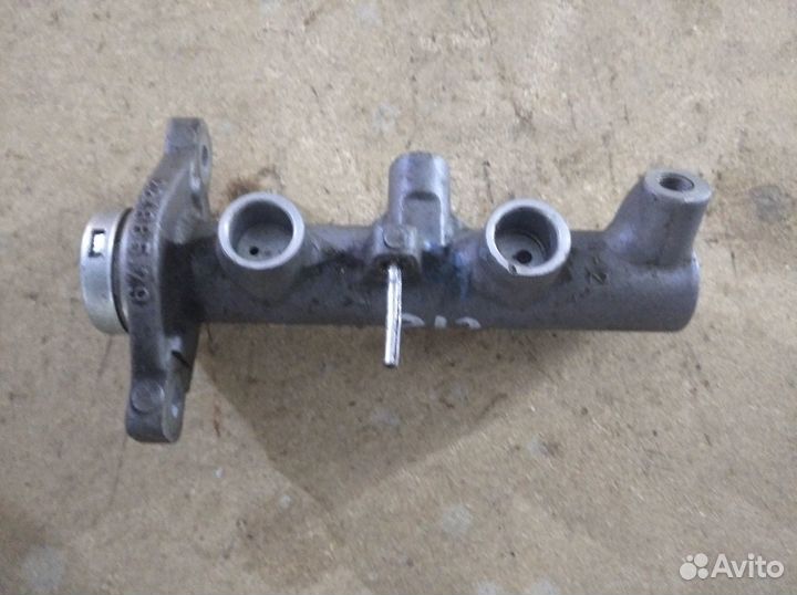 Главный тормозной цилиндр Nissan Primera P12