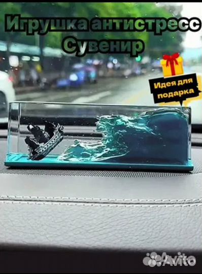 Игрушка корабль в жидкости Черная жемчужина