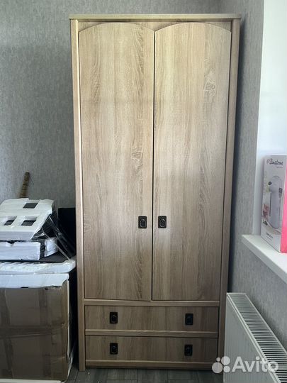 Шкафы распашные новые