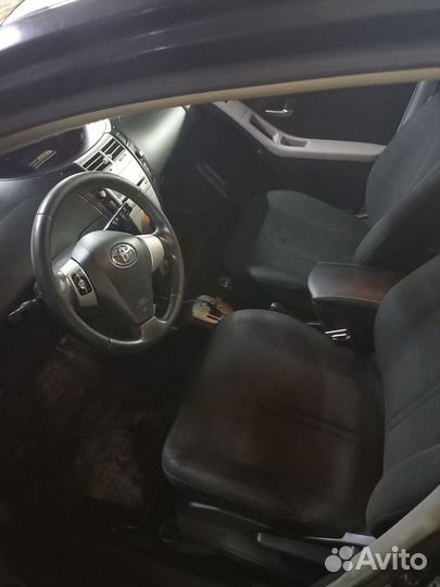 Подлокотник на Toyota Vitz 2005-2010г