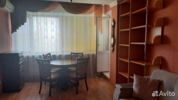 Стол обеденный раздвижной со стульями