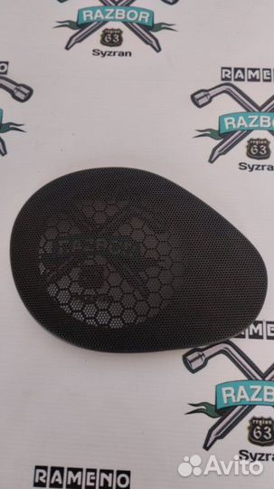 Решетка динамика передняя правая Peugeot 406 8B