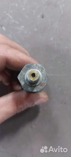 Датчик давления масла на Volkswagen Phaeton