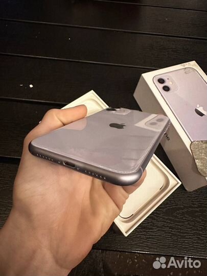 iPhone 11, 64 ГБ