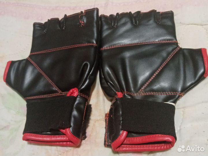 Боксерские перчатки