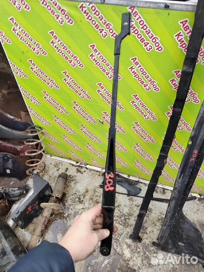 Peugeot 308 Поводок стеклоочистителя