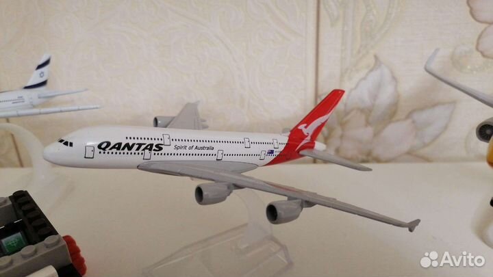 Модель самолета а380 авиакомпании qantas
