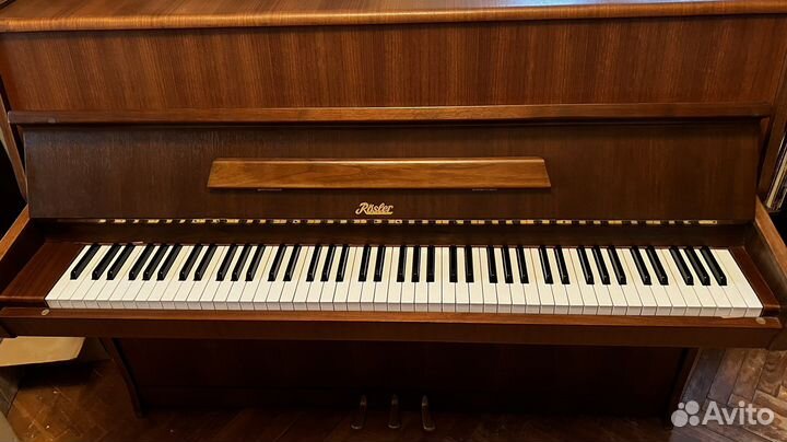 Пианино Rosler настроено концерн Petrof Чехия