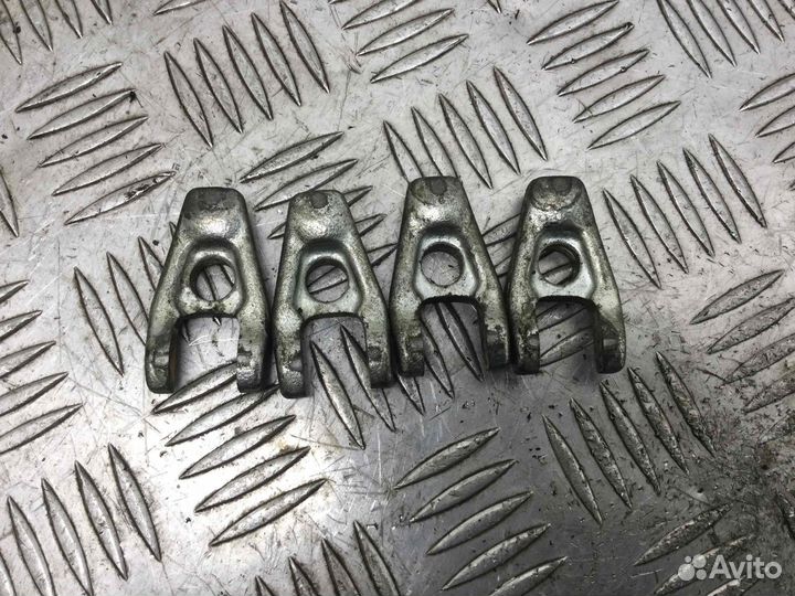 Скоба (кронштейн) крепления форсунки Renault Megan