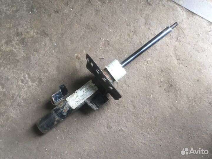 Амортизатор передний левый хс60