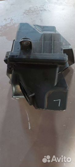 Корпус воздушного фильтра Volkswagen Phaeton