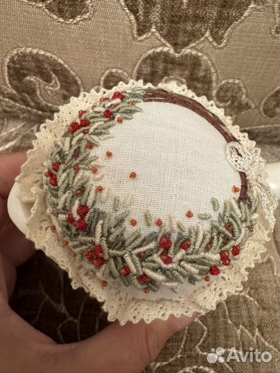 Игольница с вышивкой в молочнике