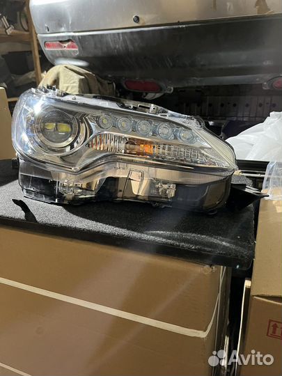 Фара правая LED Toyota Fortuner 2015