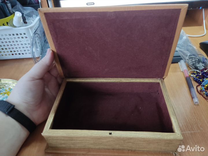 Деревянная шкатулка тайник в виде книги