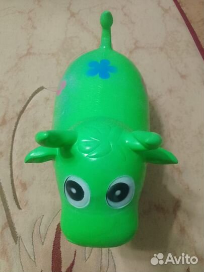 Продам игрушку коровка