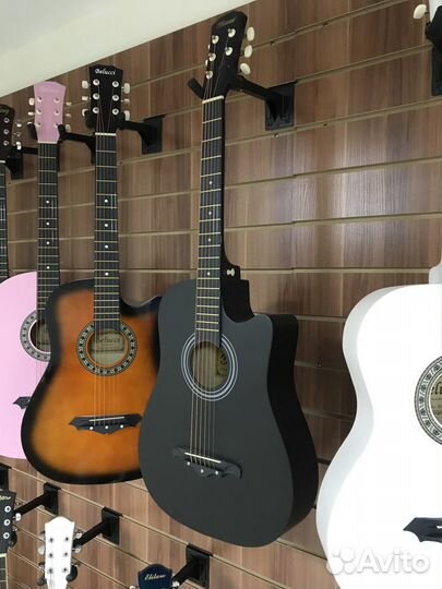 Акустическая гитара матового цвета