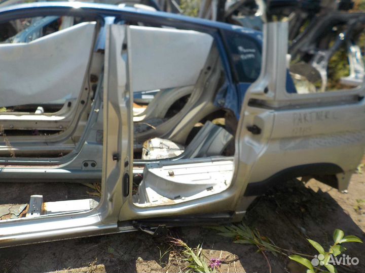 Боковина кузова peugeot partner m59 левая
