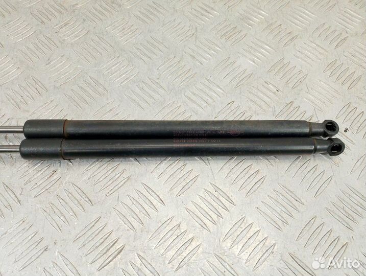 Амортизатор двери багажника Nissan Qashqai J10