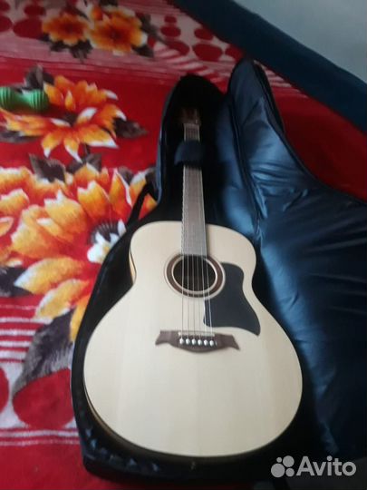 Гитара акустическая мастеровая, шестиструнная