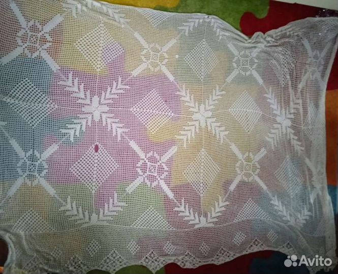 Скатерть бежевая для круглого стола и белая