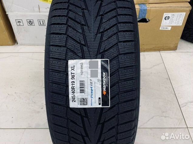 Hankook Winter I'Cept iZ 2 W616 245/40 R19