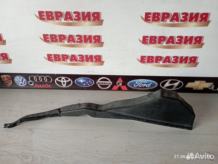 Накладка замка капота Lexus Rx350 2010