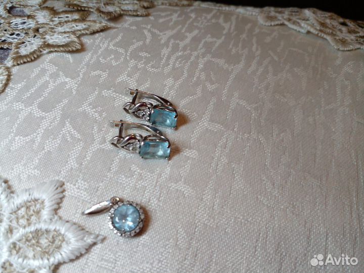 Продам комплект с серьгами