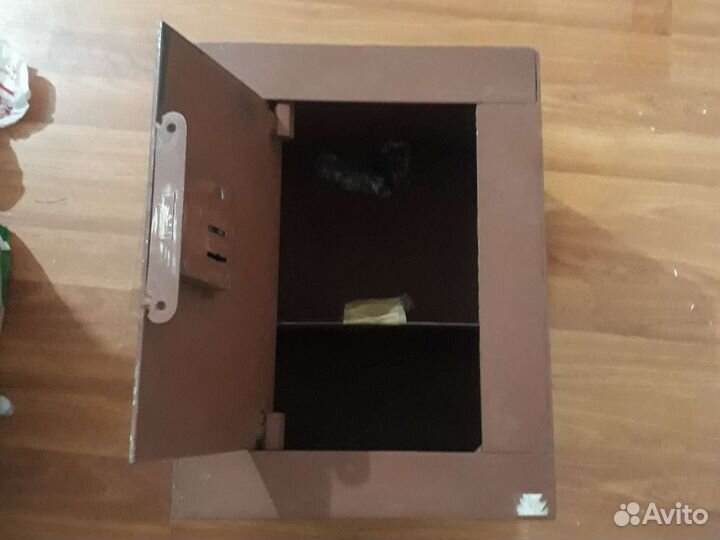 Сейф металлический