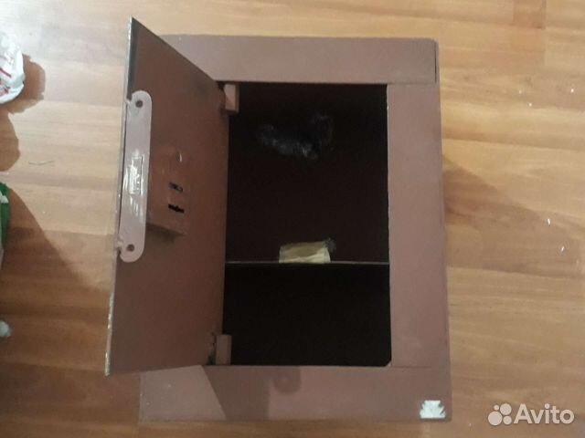 Сейф металлический