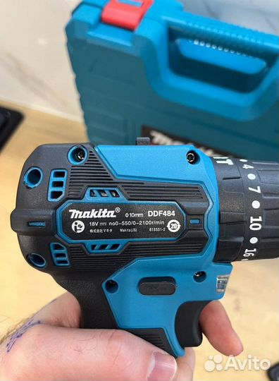 Бесщеточный шуруповерт Makita 18 вольт 6 а/ч с наб