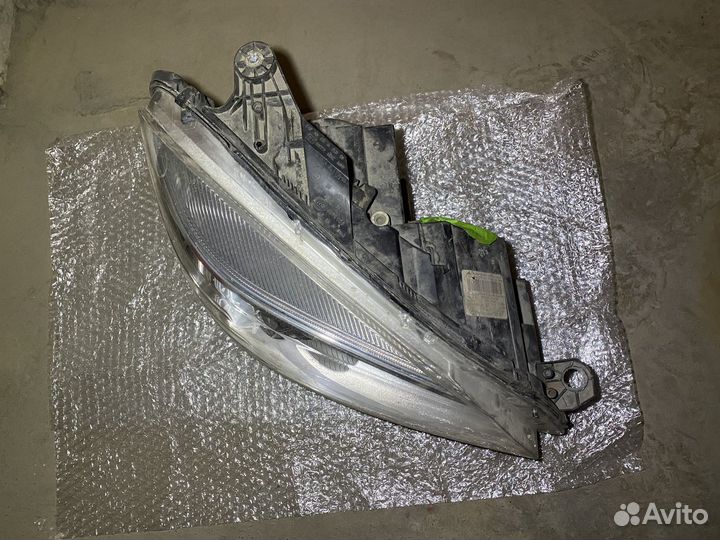 Фара правая на mercedes w204 ксенон