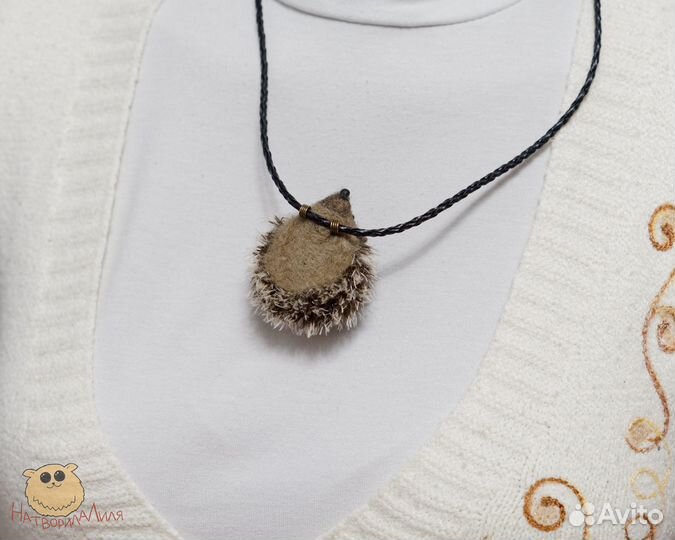 Подарок ручной работы кулон Ёжик тёмный